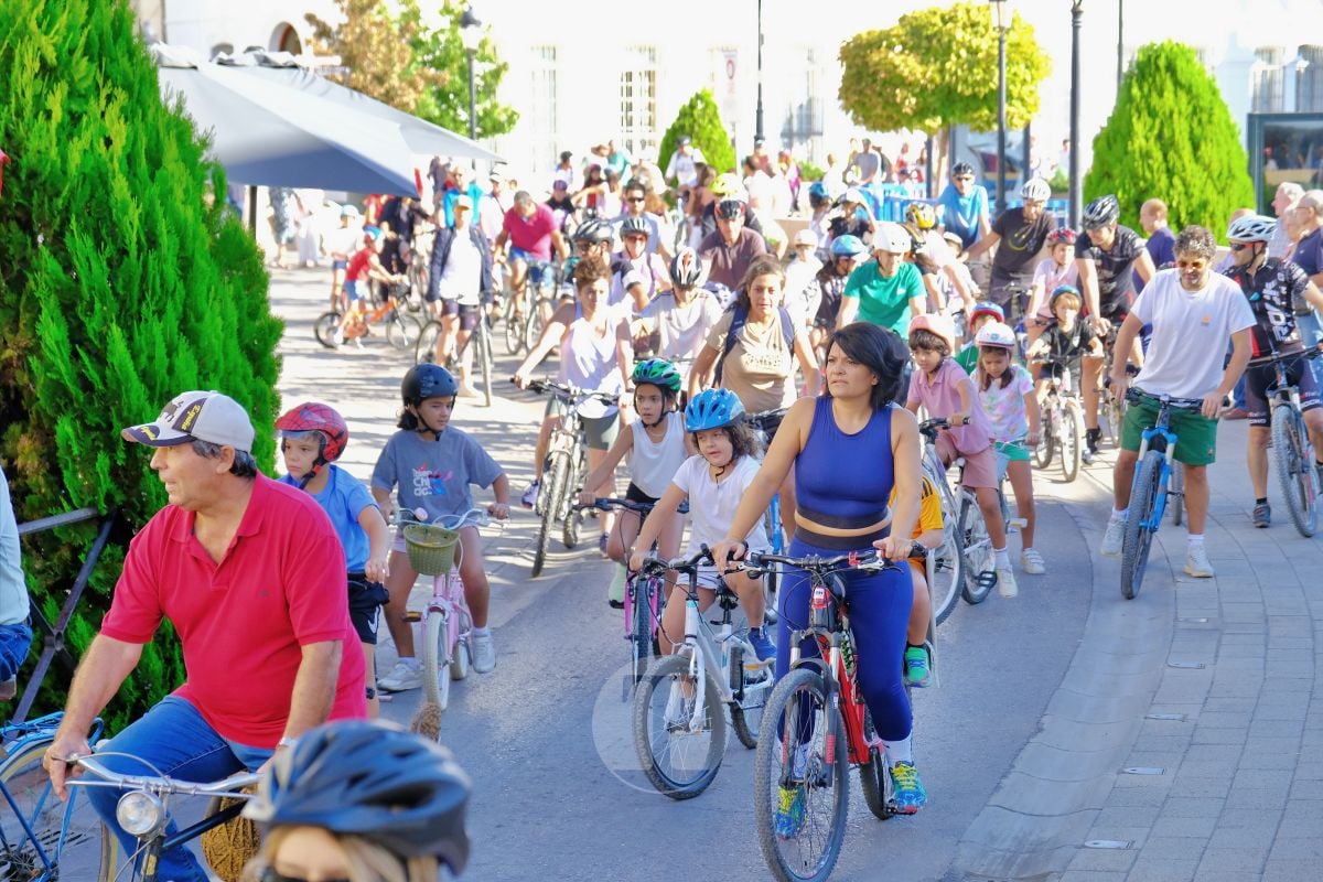 Cientos de vecinos disfrutan en Tomelloso de una multitudinaria jornada del Día de la Bici