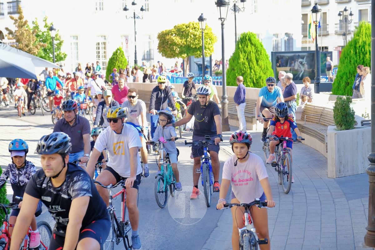 Cientos de vecinos disfrutan en Tomelloso de una multitudinaria jornada del Día de la Bici