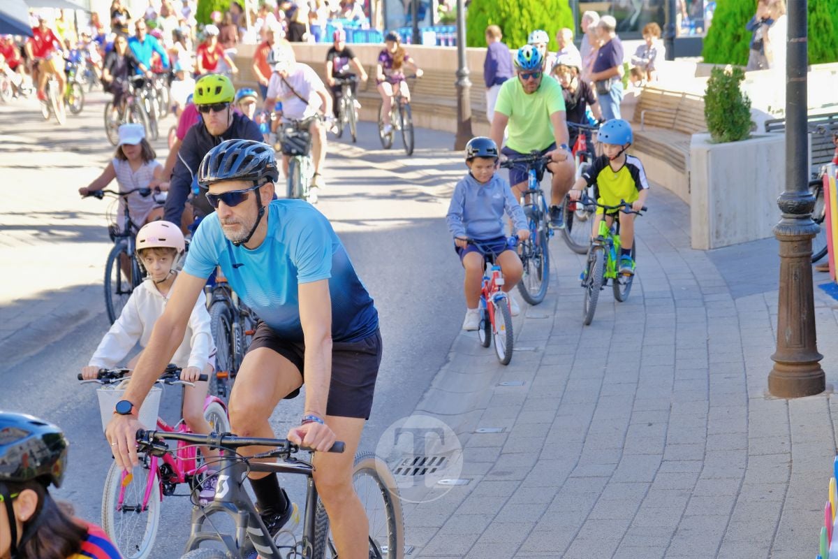 Cientos de vecinos disfrutan en Tomelloso de una multitudinaria jornada del Día de la Bici