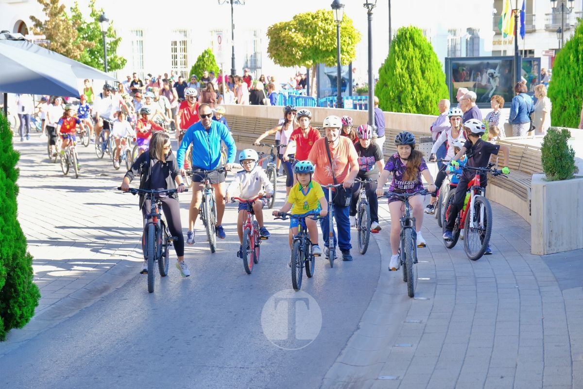 Cientos de vecinos disfrutan en Tomelloso de una multitudinaria jornada del Día de la Bici