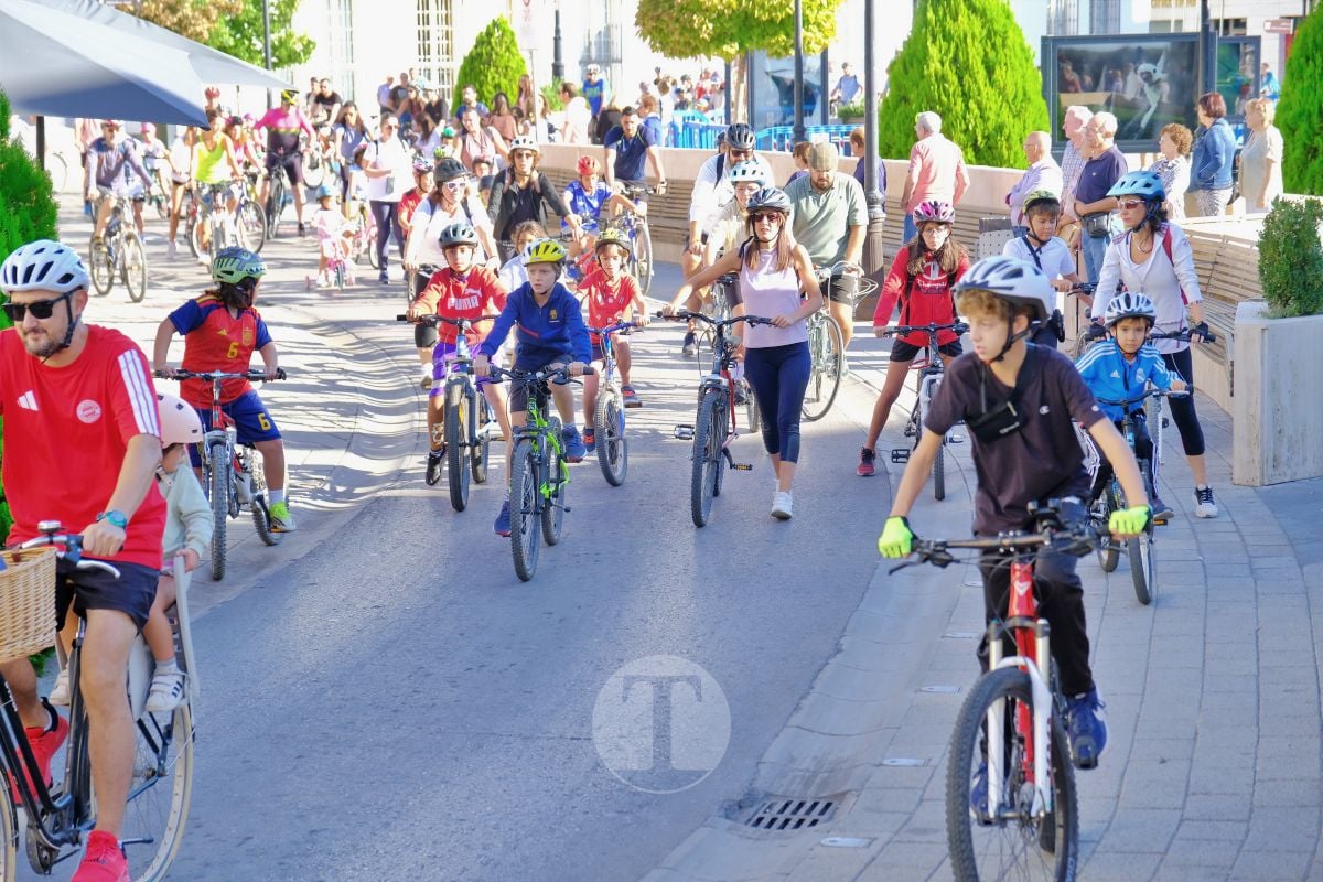 Cientos de vecinos disfrutan en Tomelloso de una multitudinaria jornada del Día de la Bici