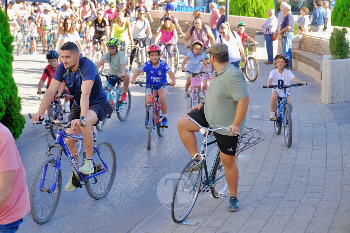 Cientos de vecinos disfrutan en Tomelloso de una multitudinaria jornada del Día de la Bici