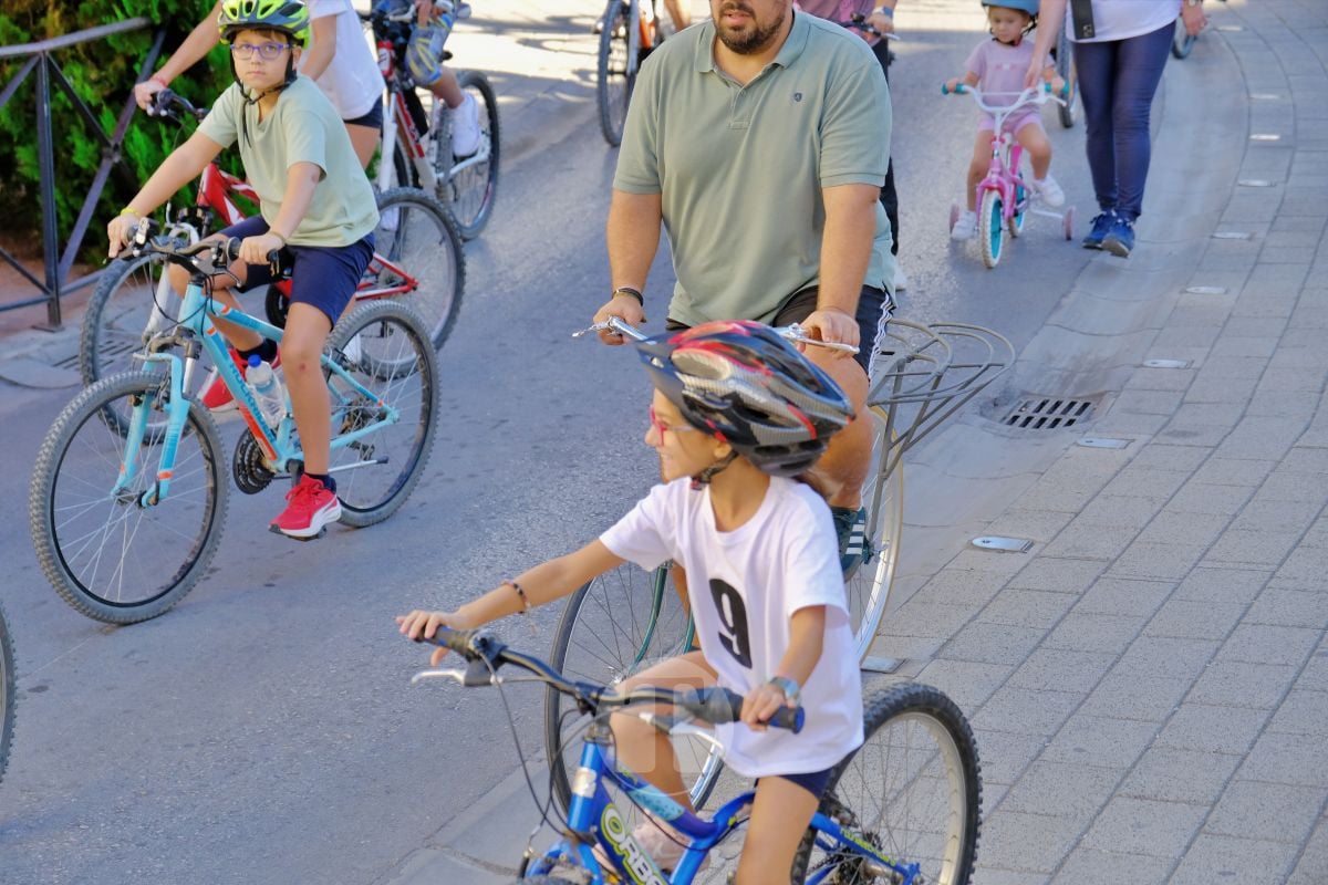 Cientos de vecinos disfrutan en Tomelloso de una multitudinaria jornada del Día de la Bici