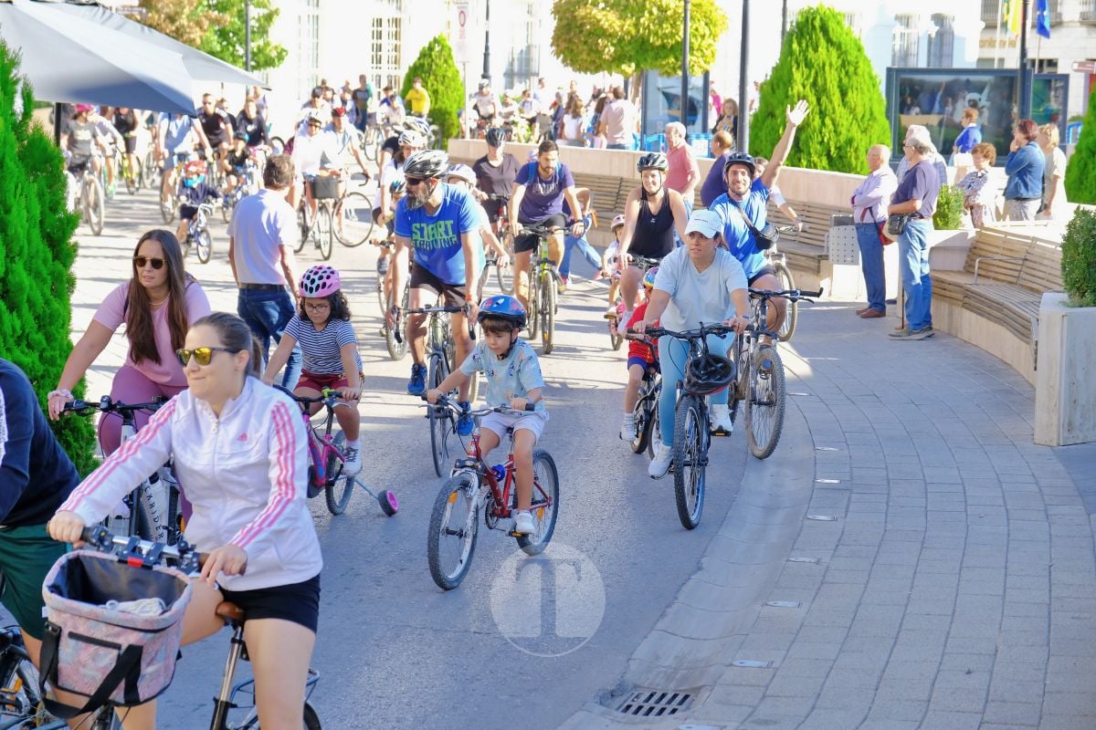 Cientos de vecinos disfrutan en Tomelloso de una multitudinaria jornada del Día de la Bici