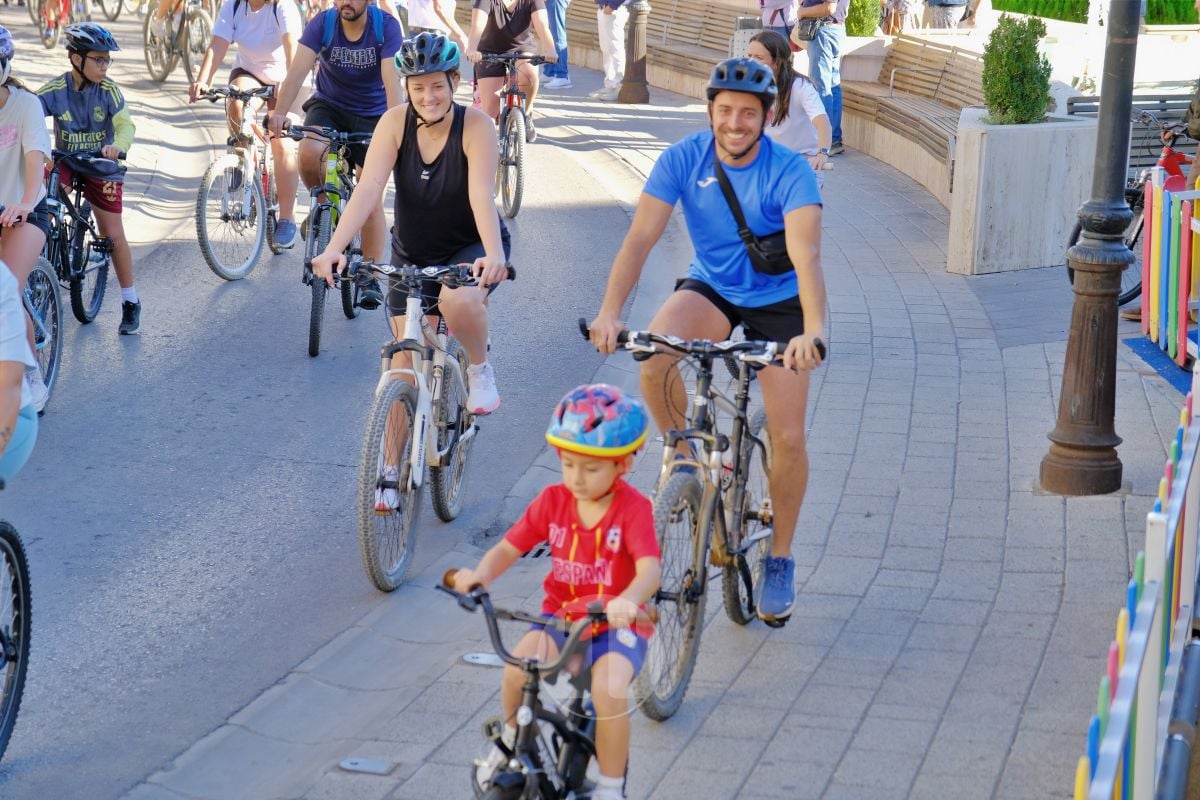 Cientos de vecinos disfrutan en Tomelloso de una multitudinaria jornada del Día de la Bici