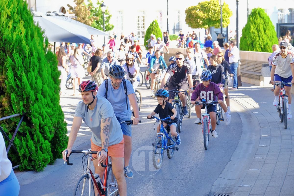 Cientos de vecinos disfrutan en Tomelloso de una multitudinaria jornada del Día de la Bici