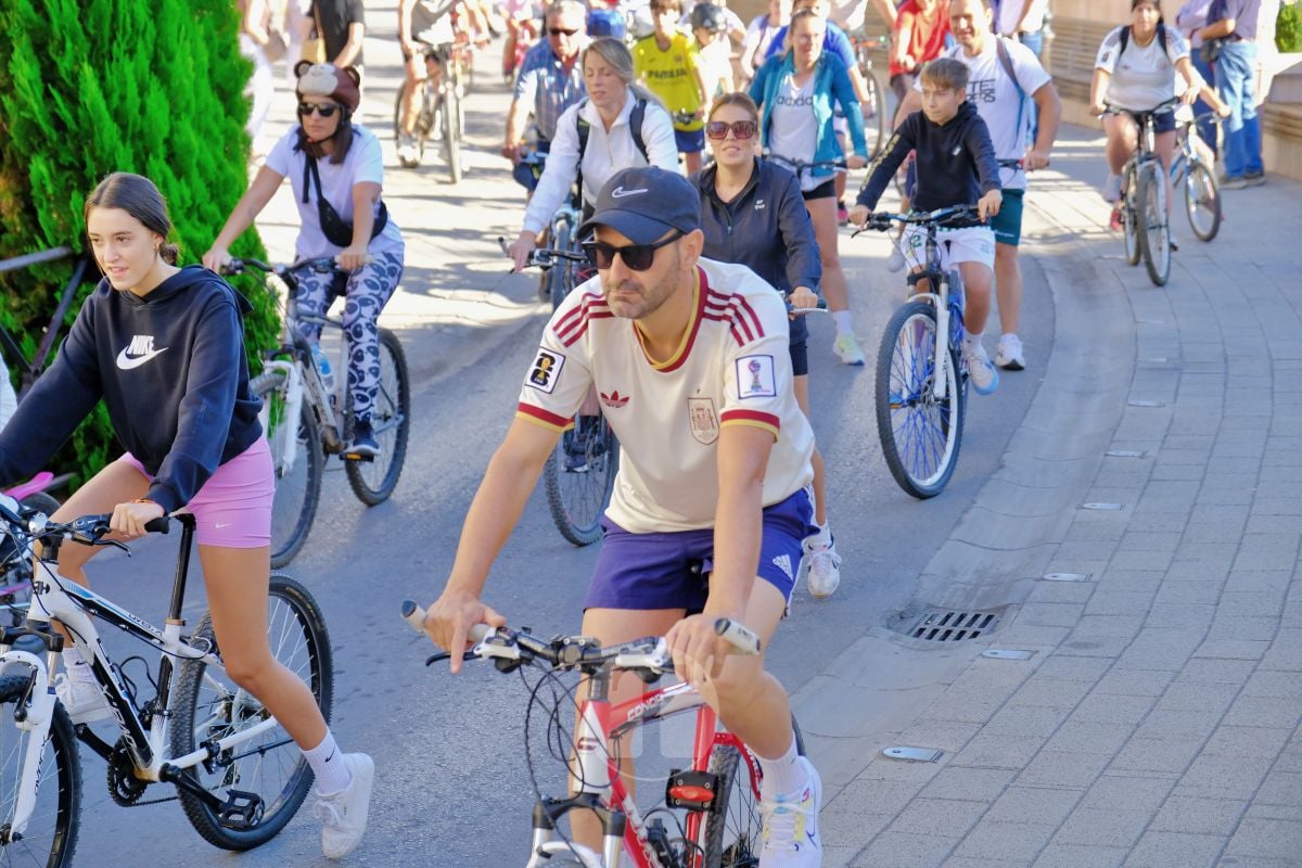 Cientos de vecinos disfrutan en Tomelloso de una multitudinaria jornada del Día de la Bici