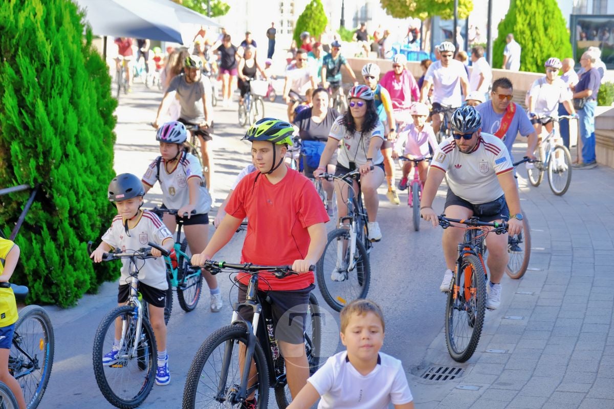 Cientos de vecinos disfrutan en Tomelloso de una multitudinaria jornada del Día de la Bici