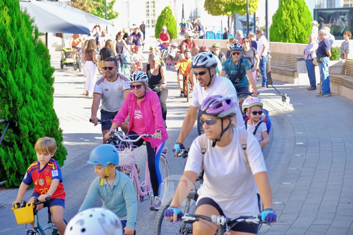 Cientos de vecinos disfrutan en Tomelloso de una multitudinaria jornada del Día de la Bici