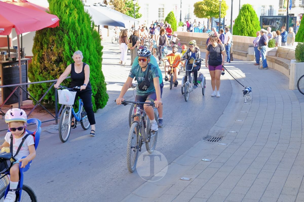 Cientos de vecinos disfrutan en Tomelloso de una multitudinaria jornada del Día de la Bici
