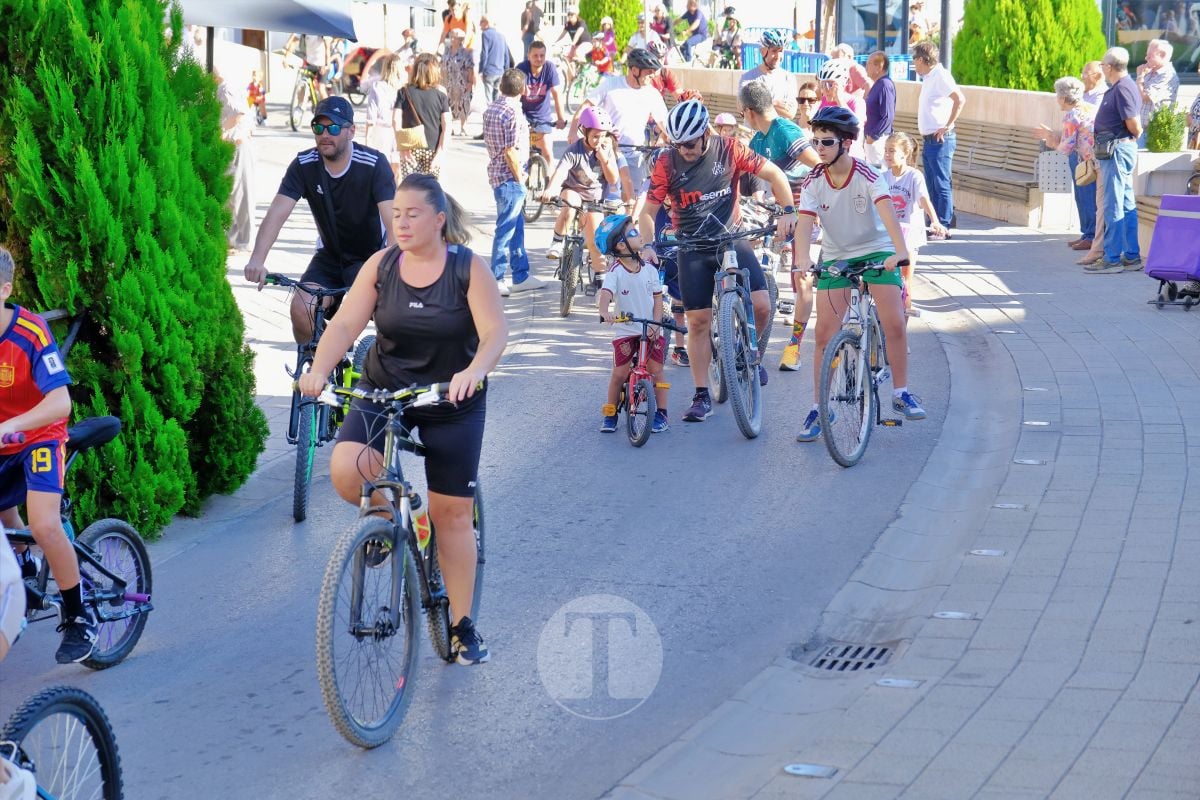 Cientos de vecinos disfrutan en Tomelloso de una multitudinaria jornada del Día de la Bici