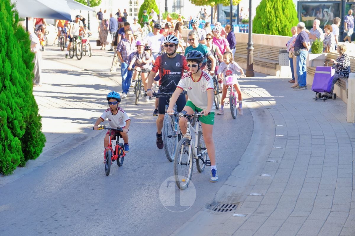 Cientos de vecinos disfrutan en Tomelloso de una multitudinaria jornada del Día de la Bici