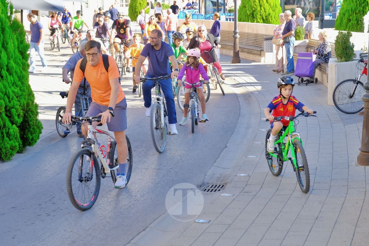 Cientos de vecinos disfrutan en Tomelloso de una multitudinaria jornada del Día de la Bici