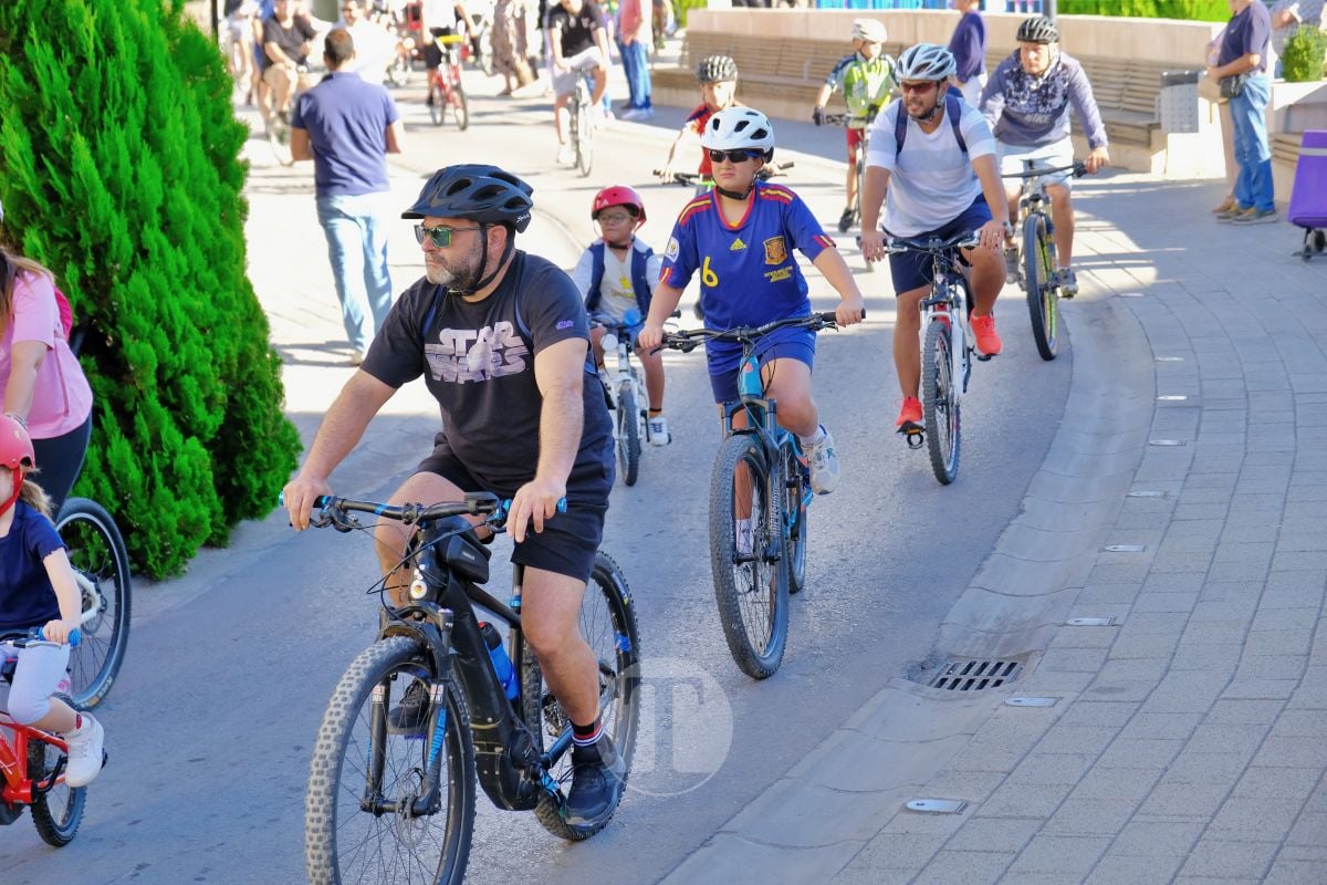 Cientos de vecinos disfrutan en Tomelloso de una multitudinaria jornada del Día de la Bici
