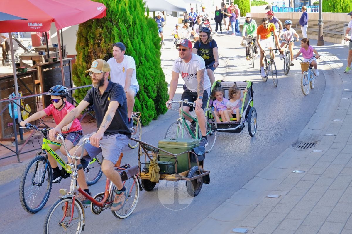 Cientos de vecinos disfrutan en Tomelloso de una multitudinaria jornada del Día de la Bici