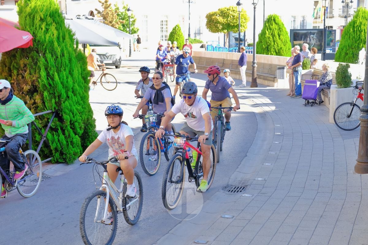 Cientos de vecinos disfrutan en Tomelloso de una multitudinaria jornada del Día de la Bici