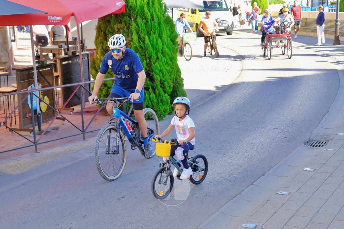Cientos de vecinos disfrutan en Tomelloso de una multitudinaria jornada del Día de la Bici