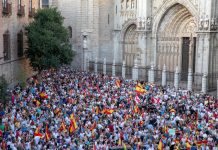 Miles de personas salen a las calles de Castilla-La Mancha en apoyo a Ceuta