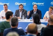 El PP acusa a Page de tener «todo pactado con Sánchez» y califica su ausencia del Comité Federal de «teatro»
