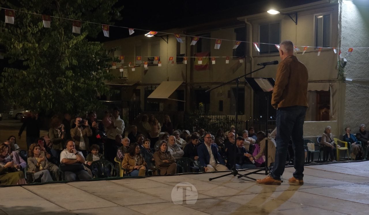 El Barrio del Pilar saca las sillas a la calle y los recuerdos a pasear