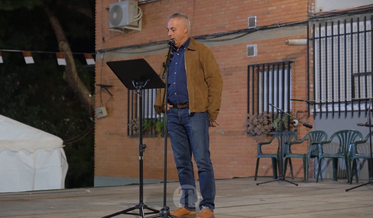 El Barrio del Pilar saca las sillas a la calle y los recuerdos a pasear
