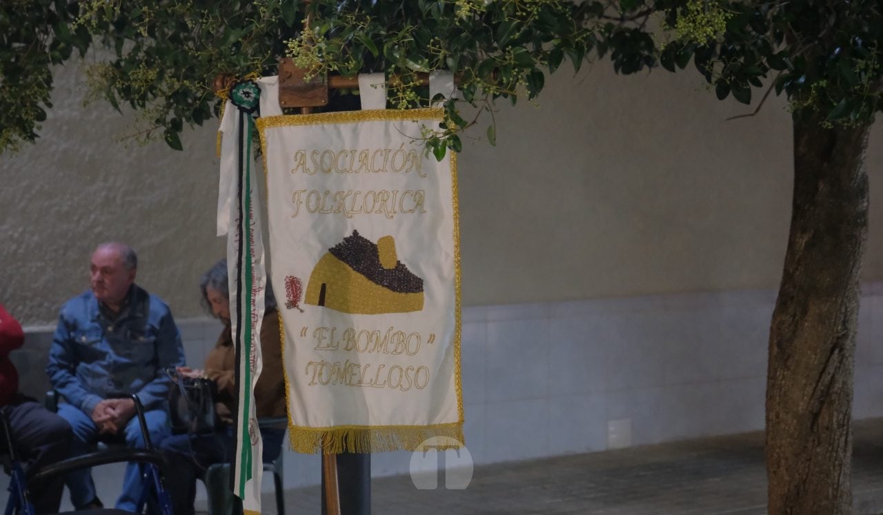 El Barrio del Pilar saca las sillas a la calle y los recuerdos a pasear