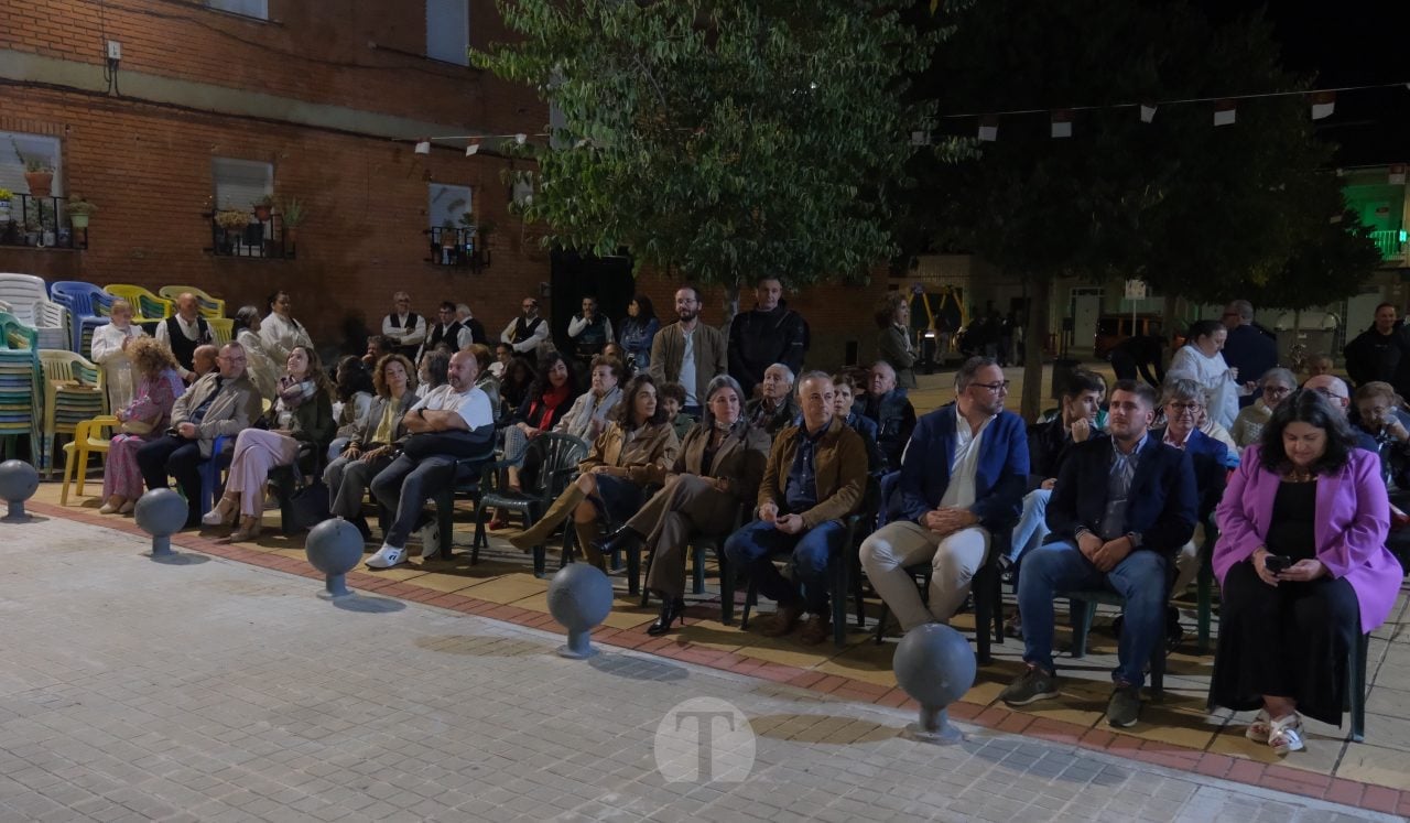 El Barrio del Pilar saca las sillas a la calle y los recuerdos a pasear