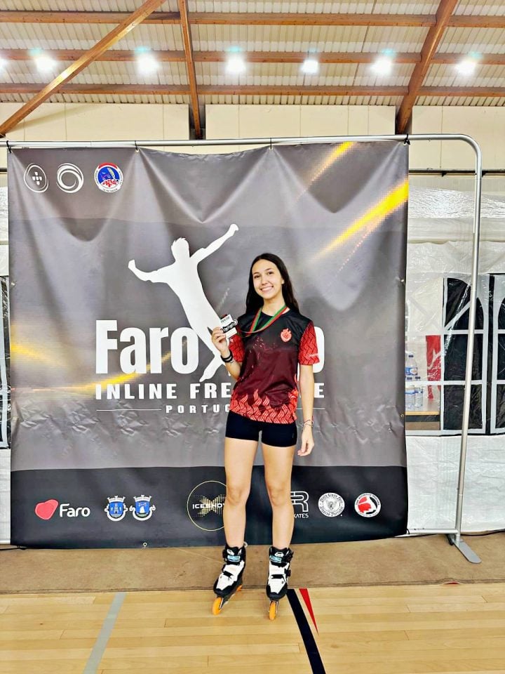 Clara Serna logra el segundo puesto en Slides en la Faro International Cup