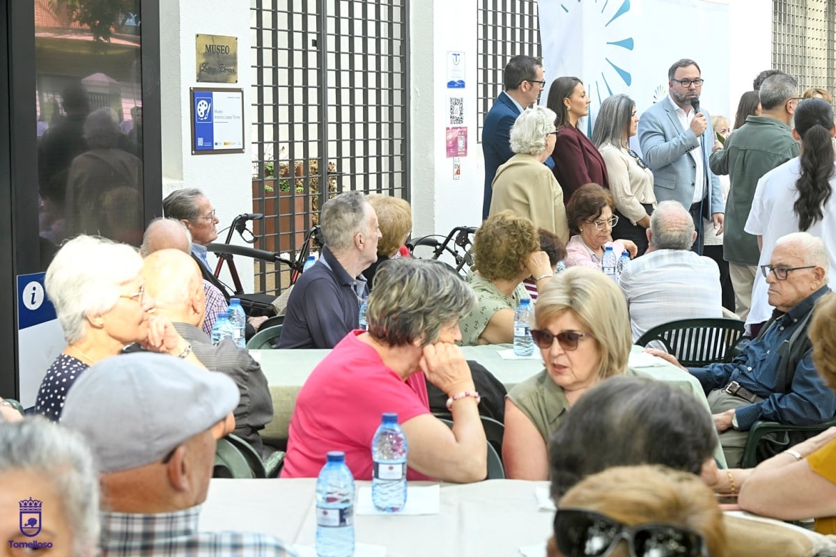 Tomelloso celebra a sus mayores con una jornada de convivencia en la glorieta María Cristina