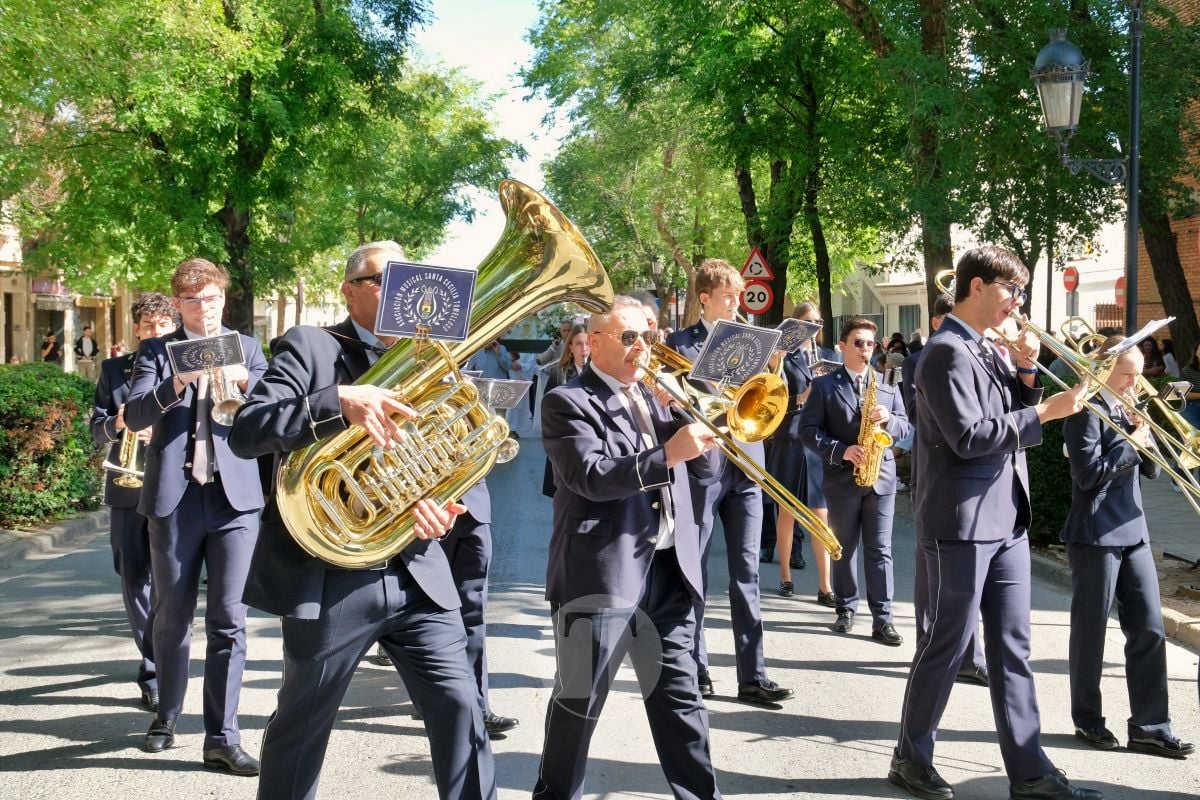 El Barrio del Pilar de Tomelloso celebra su día grande con la misa de campaña y la procesión de su patrona