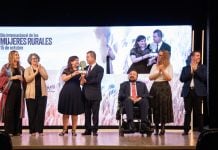 Las mujeres que dan vida a los pueblos: Castilla-La Mancha reconoce el papel de sus 214.000 vecinas rurales